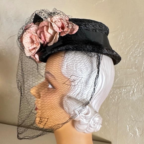 EXCEPTIONAL 1940s\' BLACK STRAW TILT HAT + PINK FABRIC FLOWERS & FULL SPIDER VEIL